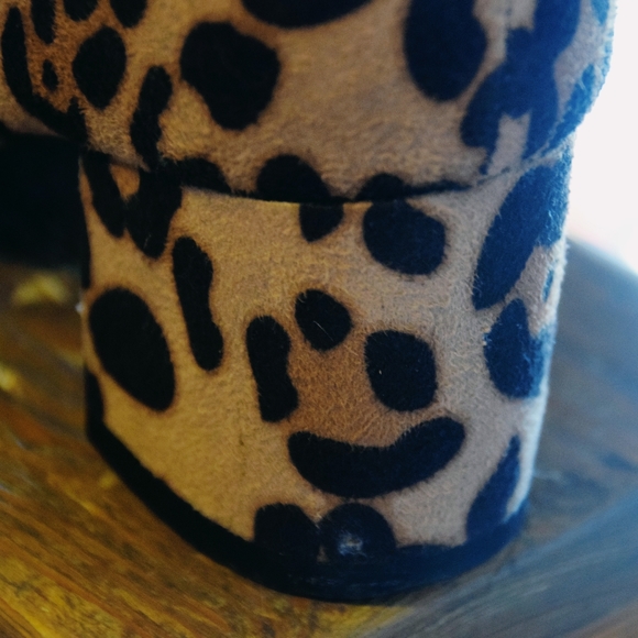 Leopard cheetah print heeled booties - Picture 4 of 4